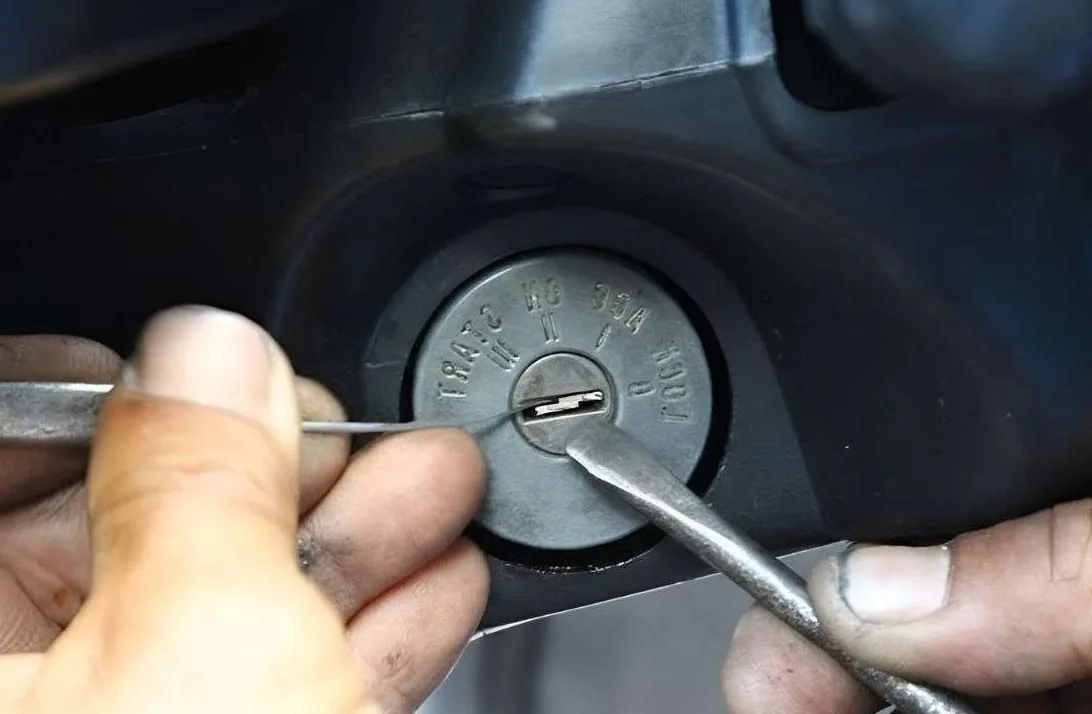 Broken key extraction from a vehicle ignition by a Port St. Lucie locksmith